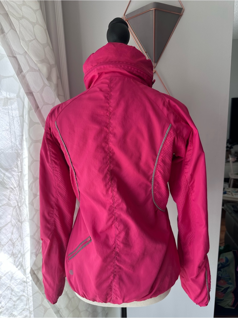 Lululemon Run Inspire Jacket Senorita Pink Full Zip Long Sleeve Hiking Hood sz 4 - Picture 8 of 16